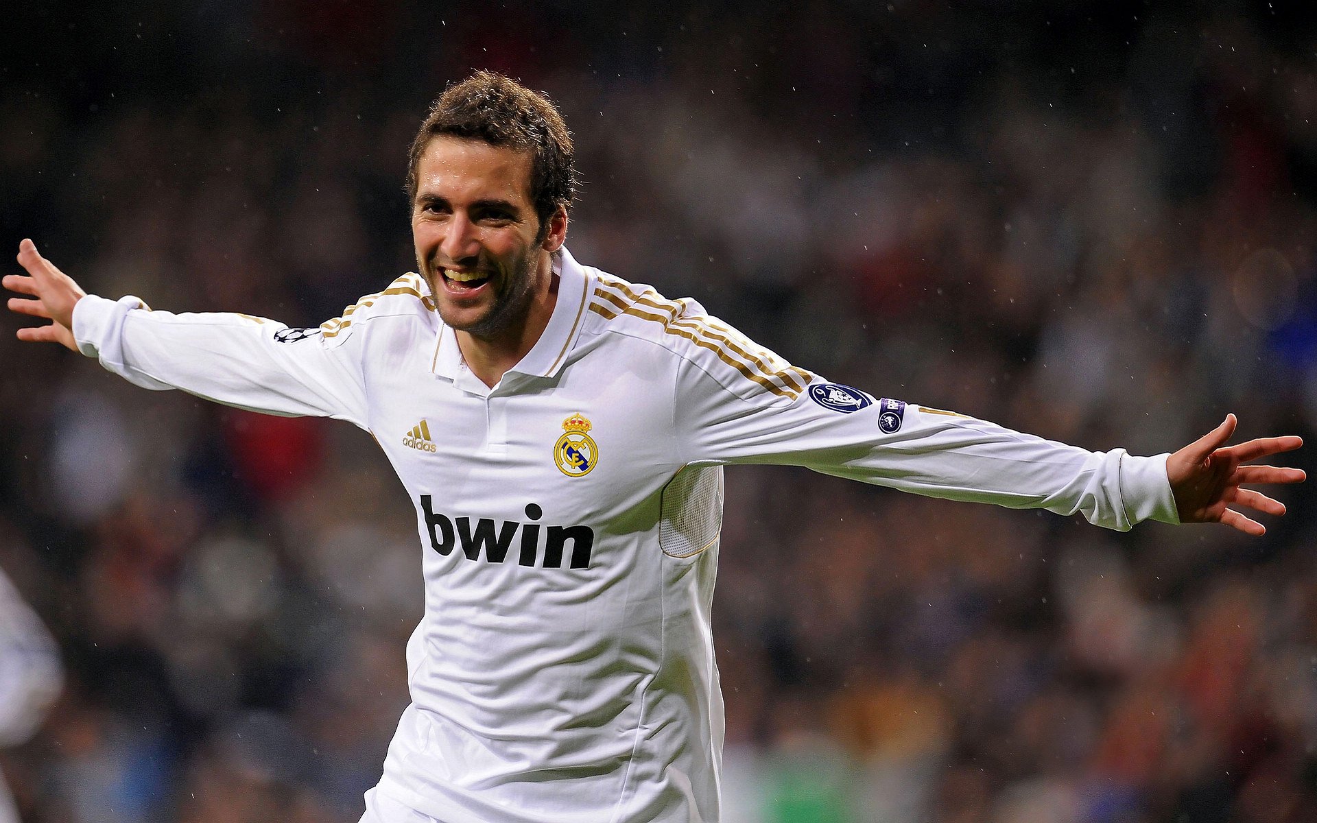 亚眠前锋传射频繁,火力逐渐恢复正常,亚眠球衣